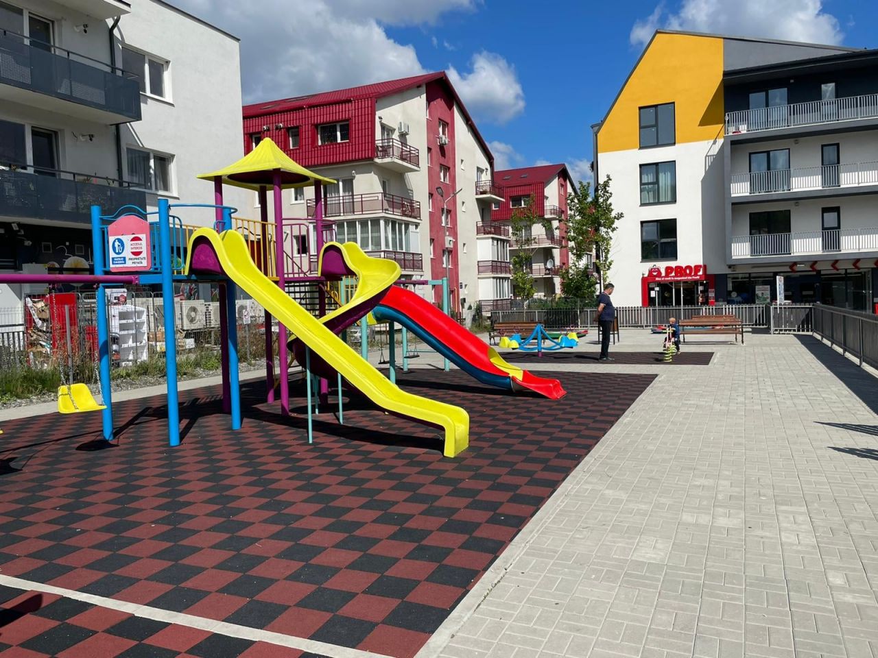 Parc nou în Florești, pe strada Cetății, cu 4 camere de supraveghere și jocuri interactive. GALERIE FOTO