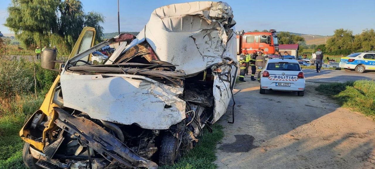Bărbat din Cluj, implicat într-un accident GRAV cu doi morți, în Mureș. Clujeanul a fost dus la spital.