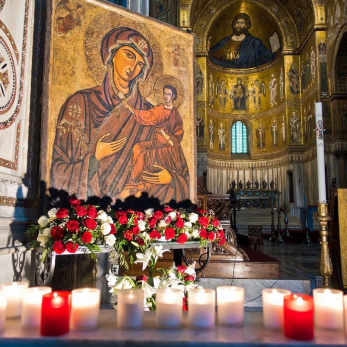 Zi specială pentru români! Peste două milioane de persoane, sărbătorite de Sfânta Maria.