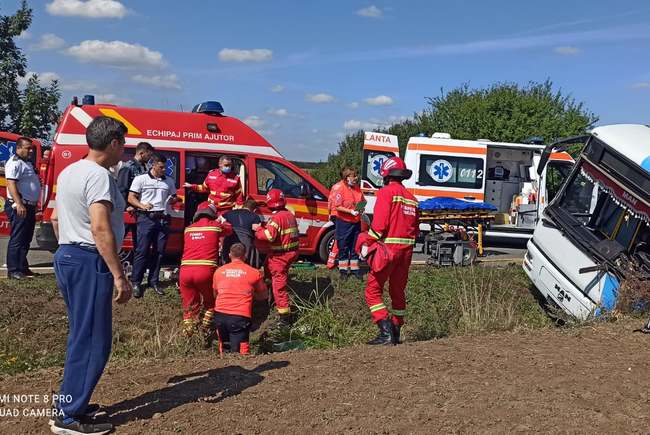 Accident GRAV de autobuz, cu 19 victime! O persoană, transportată cu elicopterul la spital în Cluj