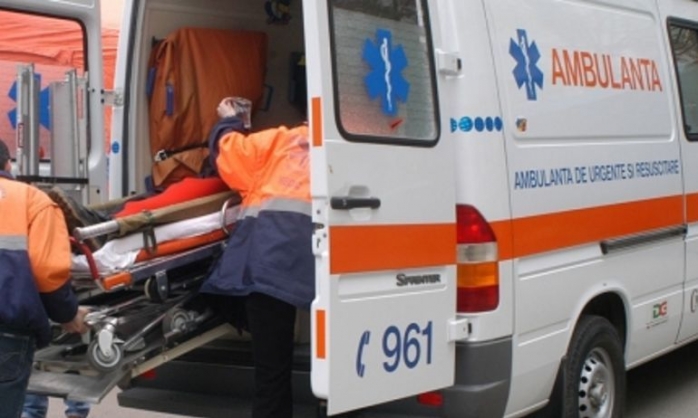 Motociclist RĂNIT în urma unui accident cu o mașină, în Topa Mică. Victima a fost dusă de urgență la spital.