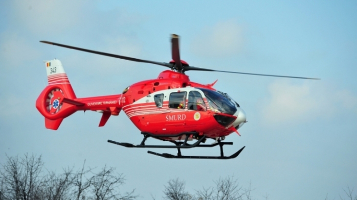 Accident GRAV cu 5 VICTIME în Cluj. Un bărbat ÎNCARCERAT, dus cu elicopterul SMURD la spital.