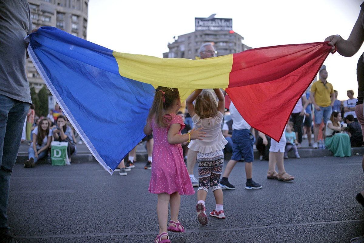 România, o țară părăsită: În 2021, pentru prima dată, avem mai mulți copii născuți în străinătate din părinți români decât în țară