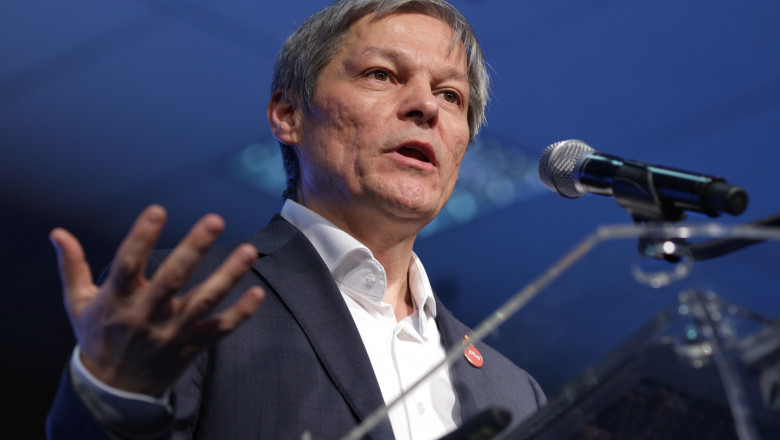 Dacian Cioloș a fost ales președintele USR PLUS. A căștigat la o diferență foarte mică de Dan Barna