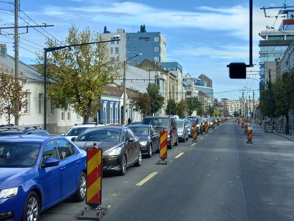 Traficul din Cluj-Napoca, infernal și duminica. Șoferii, exasperați de cozile de mașini