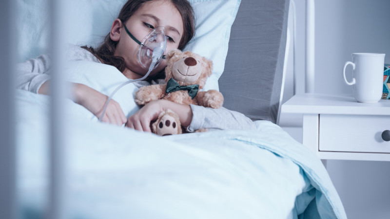 O fetiță de 13 ani, fără comorbidități, a murit din cauza infectării cu COVID-19