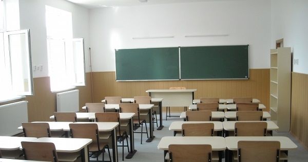 76 de școli din Cluj-Napoca au cel puțin o clasă SUSPENDATĂ. Un liceu de top are 15 clase suspendate din cauza Covid