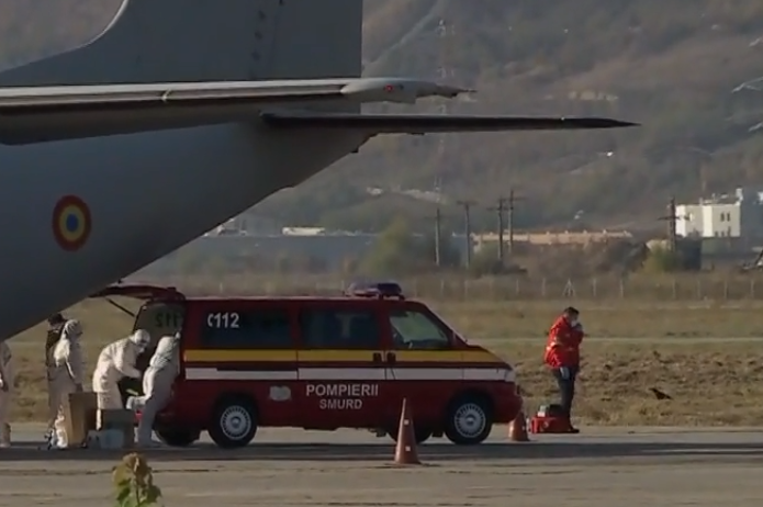 Trei paciente infectate cu COVID-19, oprite pe Aeroportul Cluj, înainte să fie transferate de urgență în Austria