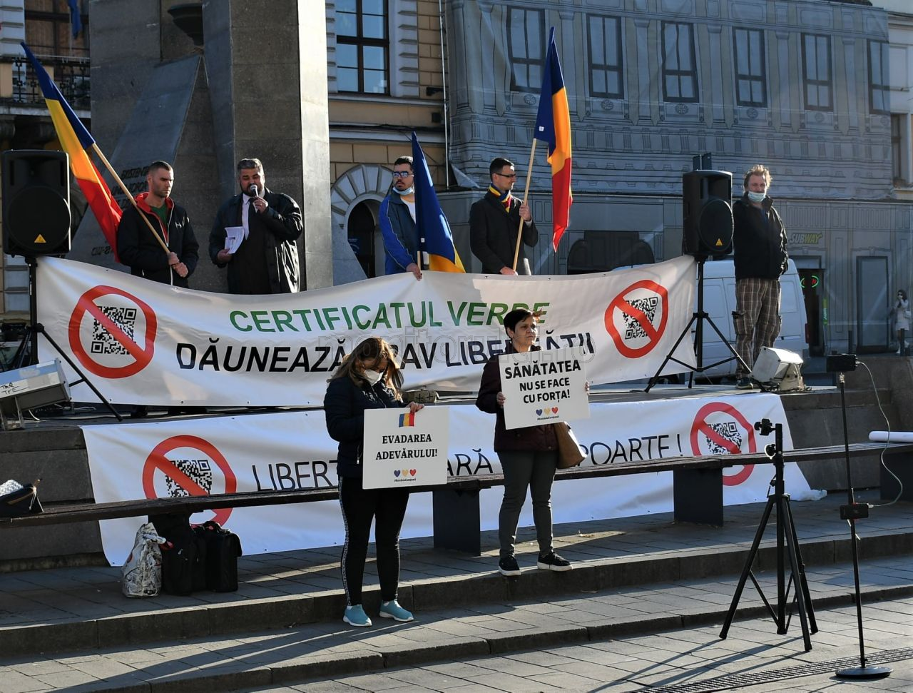 Protest anti-vaccin în Cluj-Napoca. Demonstrația a fost autorizată de Primărie.