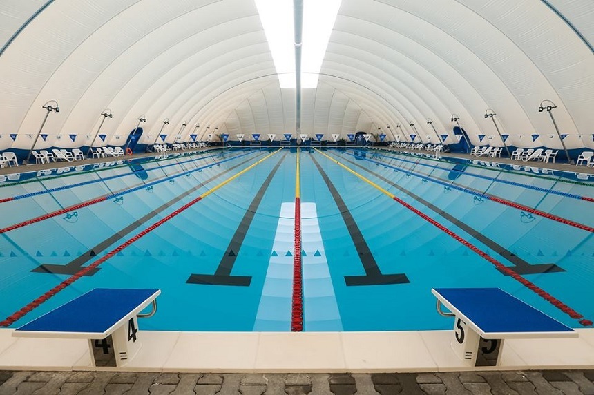 Complexul sportiv va avea bazin de înot și sală de sport cu tribună de 180 de locuri.