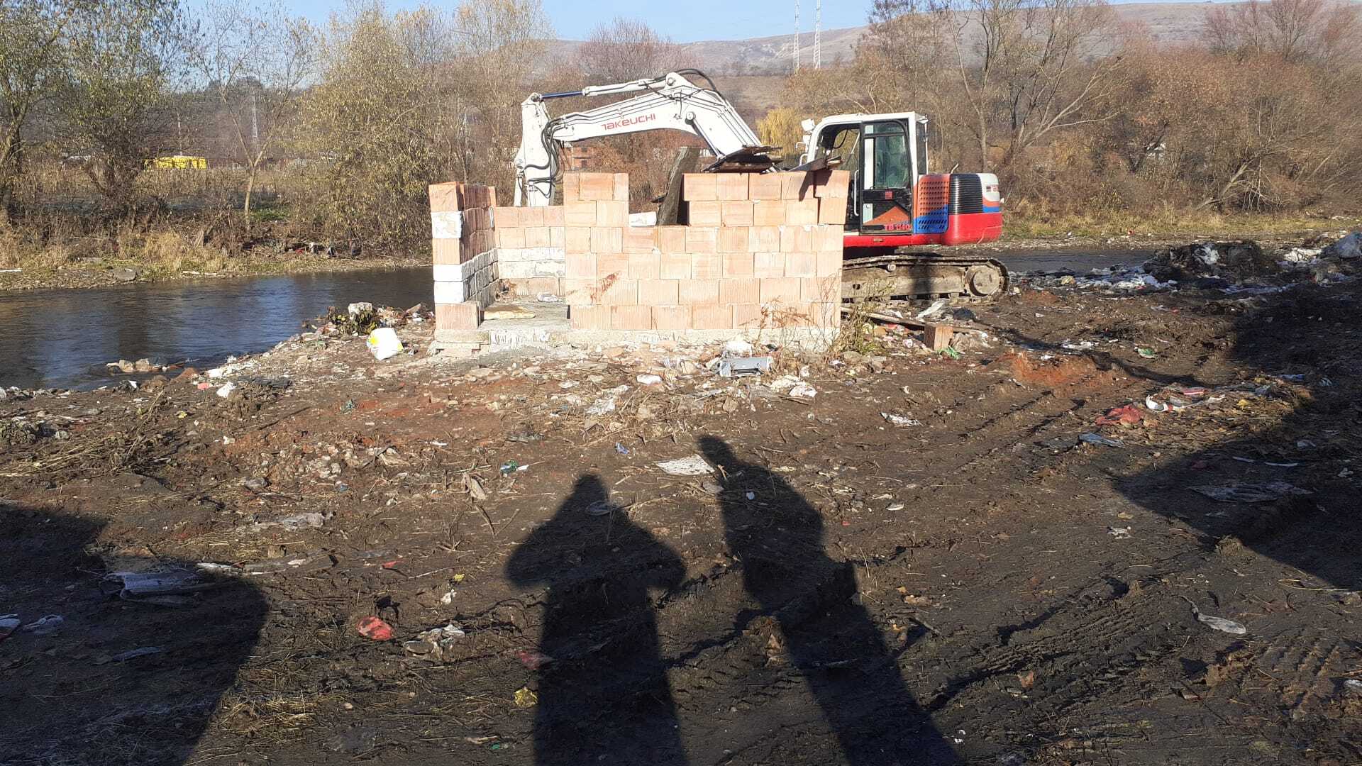 Imobilul aflat în construcție trebuie demolat până în 15 noiembrie.