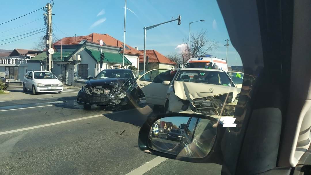 O femeie a fost rănită grav într-un accident care a avut loc pe strada Avram Iancu din Florești/ foto: Info Trafic jud. Cluj