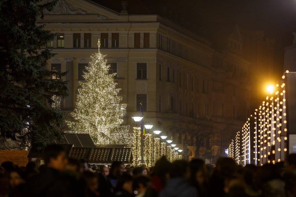 Spectacolele vor fi ținute în jurul bradului la Târgul de Crăciun din Cluj-Napoca