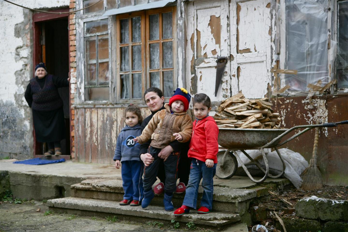 Aproximativ 18 milioane de copii din UE suferă de sărăcie din cauza pandemiei de COVID-19