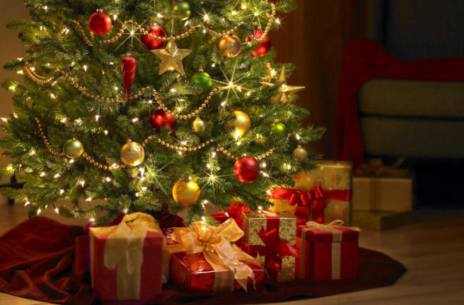 Crăciunul, stresant pentru părinții români. 1 părinte din 6 nu are nici măcar 10 lei pentru a cumpăra un cadou copilului