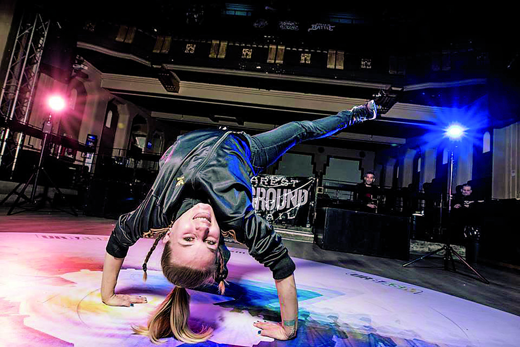 Simina Poinar, va reprezenta România, în 4 decembrie, la prima ediţie a Campionatului mondial de breaking (breakdance) la Paris/ foto: bihon.ro