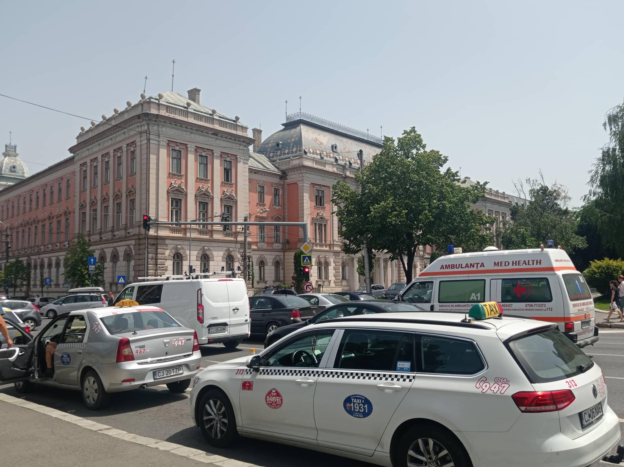 Taximetriștii clujeni au decis să acționeze în instanță Consiliul Local Cluj-Napoca pentru amânarea înlocuirii autovehiculelor Euro 4 în regim de taxi