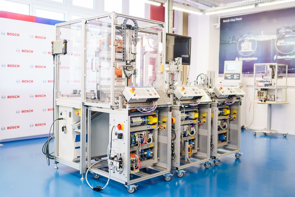 Universitatea Tehnică din Cluj-Napoca beneficiază de un laborator de Industrie 4.0, dotat cu echipamente de ultimă oră de fabrica Bosch Cluj.