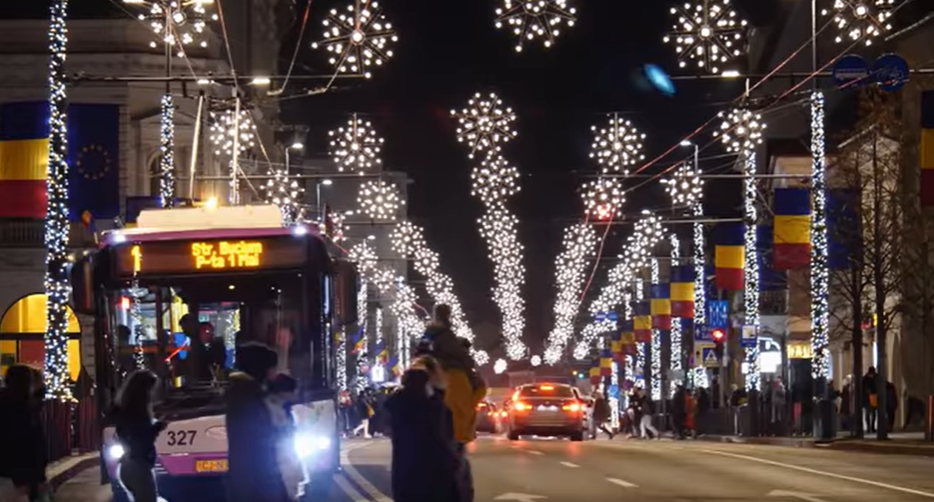 Iluminatul festiv a fost pornit aseară la Cluj-Napoca! Orașul, împânzit de luminițe de Crăciun. VIDEO