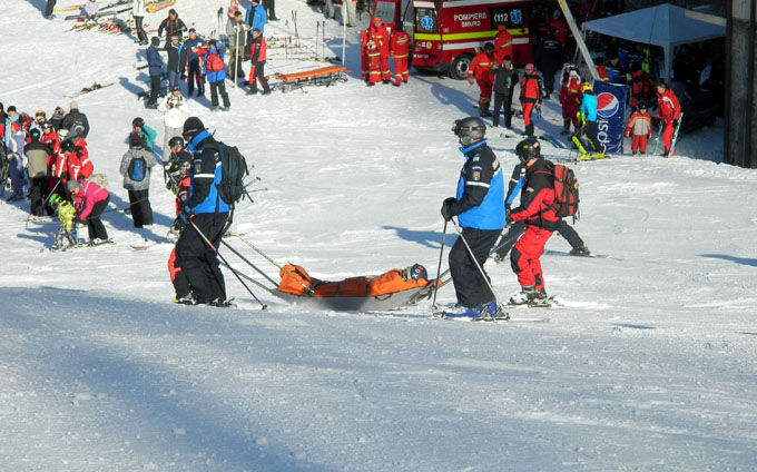 Ce faci dacă vezi un accident pe pârtia de schi? Măsuri recomandate de salvamontiștii clujeni/ foto generică