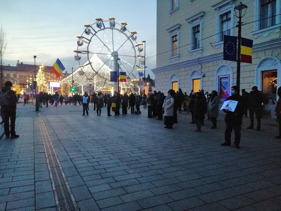 Protest eșuat anti-restricții, sâmbătă, la Cluj-Napoca. Se strigă „Libertate, fără certificate!” VIDEO