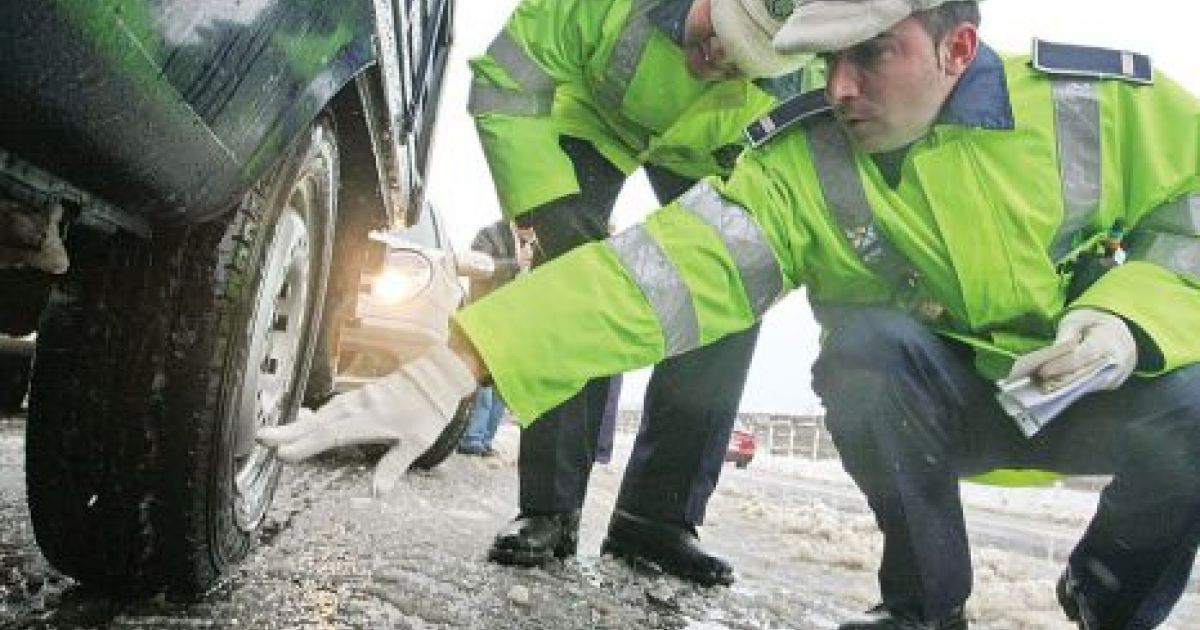Recomandările Poliției din Cluj pentru șoferi, în sezonul rece! Sancțiuni grave pentru lipsa anvelopelor de iarnă/ foto: playtech.ro
