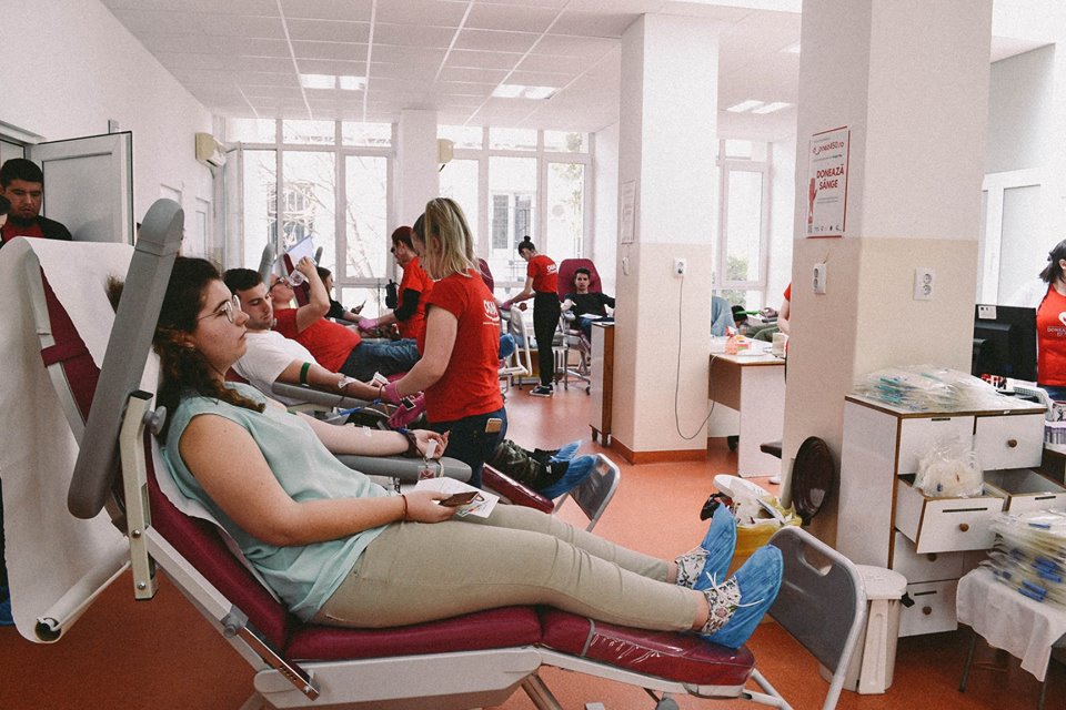 Apel la clujeni pentru donare de sânge! Studenții UMF Cluj oferă o serie de premii fiecărui donator