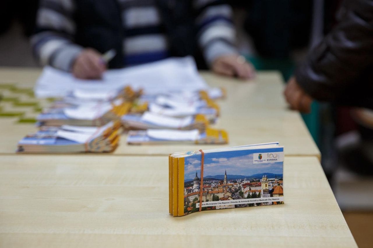 Primăria Cluj-Napoca oferă tichete persoanelor cu o situație socială vulnerabilă. Peste 4.500 de cereri au fost depuse