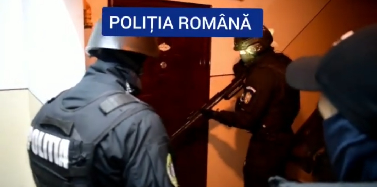Percheziții în Florești la trei suspecți de furt calificat.