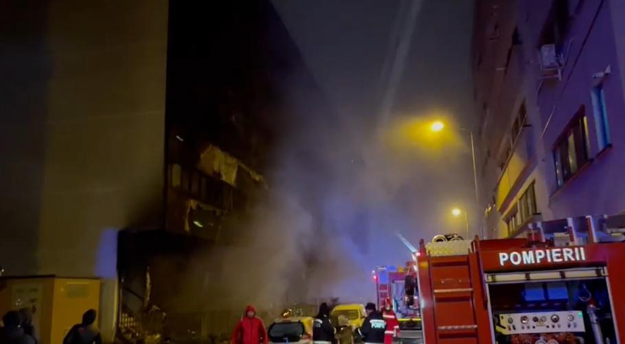 răniți și zeci de mașini distruse în urma unui incendiu puternic în Constanța