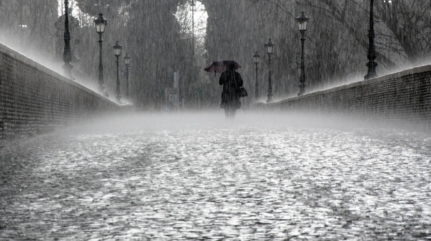 Cod PORTOCALIU de ploi abundente în mai multe județe, inclusiv Cluj. Vezi cum va fi vremea de Anul Nou