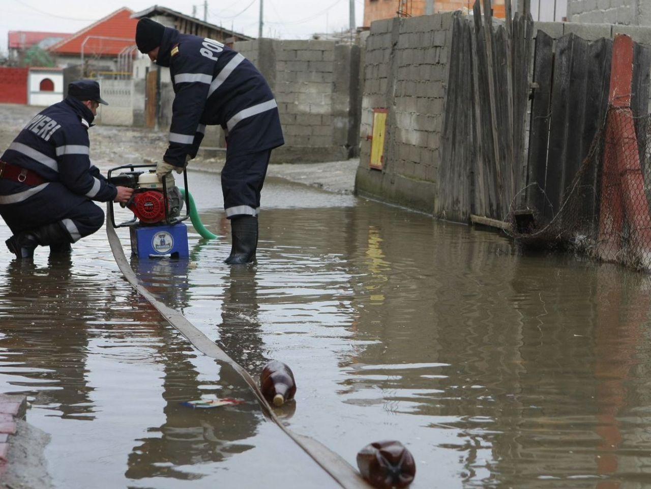 COD GALBEN și COD PORTOCALIU de inundații pe râurile din Cluj. Hidrologii avertizează că se pot depăși cotele de apărare