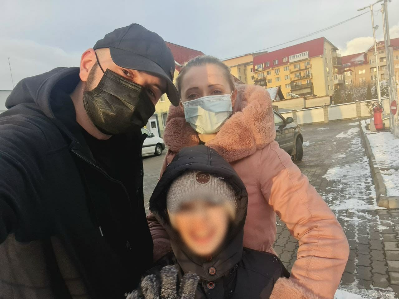 Mamă și copil grav bolnav, blocați în gară la Cluj. Un „șofer de suflet” i-a dus până la Iași: „Mă îmbrac într-un minut și pornesc”