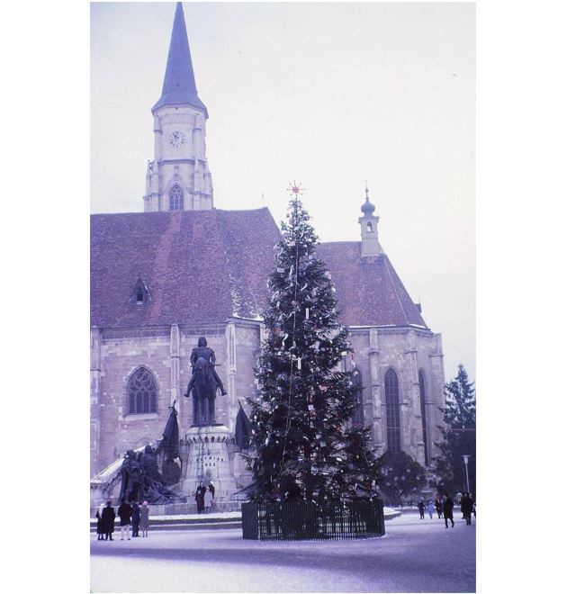 POZA ZILEI. Cum arăta bradul de Crăciun din Centrul Clujului în anii  ‘60