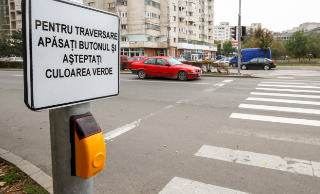 Un nou semafor la trecerea de semafor de pe strada Miraslău.