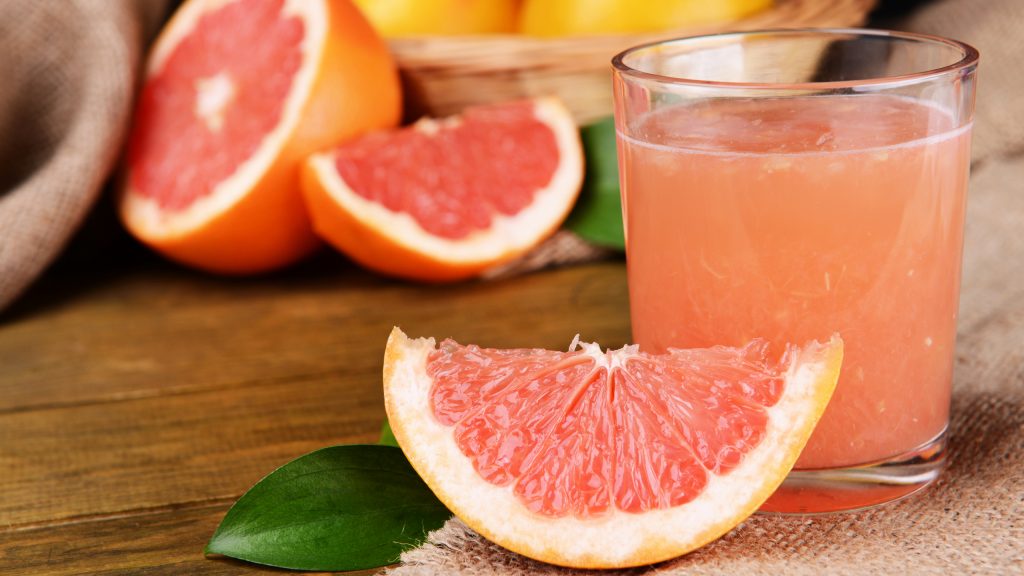 cura de detoxifiere cu suc de grapefruit portocala şi lamaie