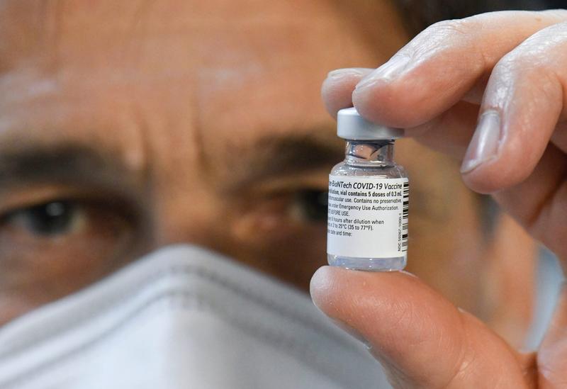 Pfizer pregătește un vaccin special adaptat pentru varianta Omicron