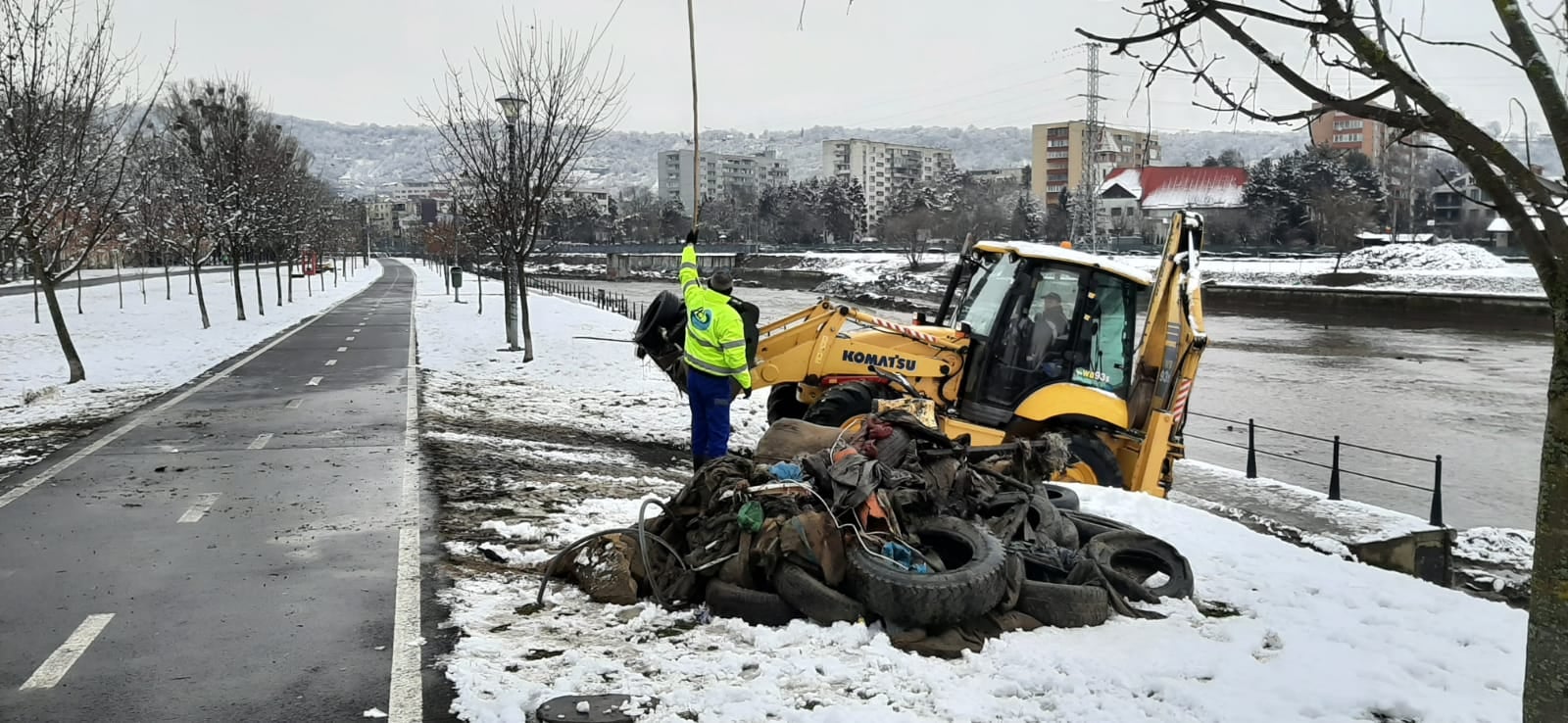 Curățenie pe Someș. Foto: Facebook/ Apele Române Someș-Tisa.