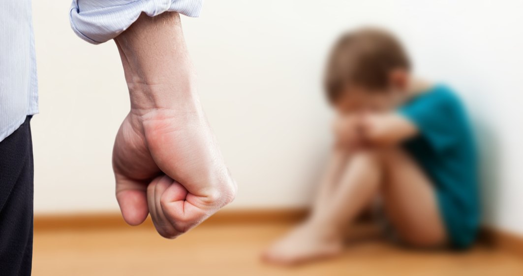 57 de copii din Cluj au sunat la 119 pentru a reclama că sunt victimele unui abuz în doar două săptămâni