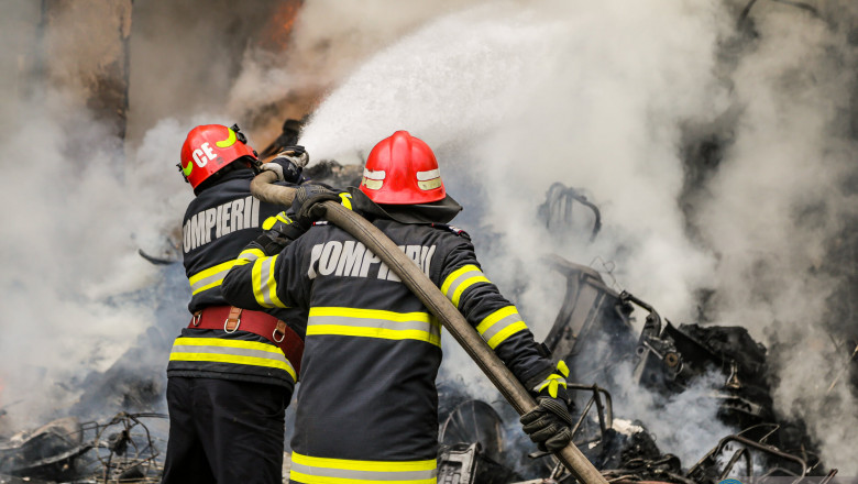 Un incendiu a izbucnit la o casă din Cluj-Napoca! O femeie de 70 de ani, consultată de medici