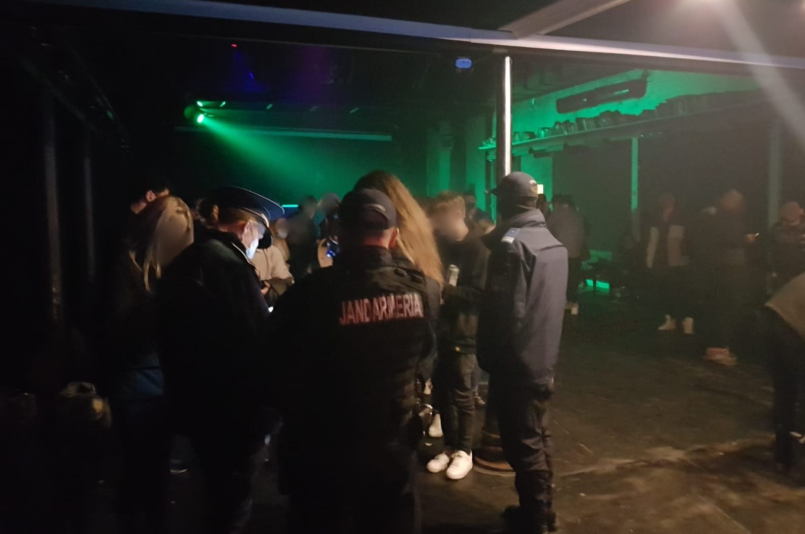 Petrecere ilegală, spartă de jandarmi în Cluj-Napoca.