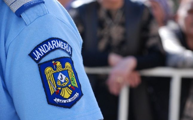 Jandarmi din Cluj, bătuți de mai mulți bărbați care tăiau ILEGAL brazi din pădure. Unul dintre jandarmi a avut nevoie de îngrijiri medicale