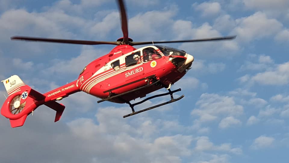 O fată de 15 ani,  în stare CRITICĂ după un accident. A fost adusă cu elicopterul SMURD în Cluj-Napoca la spital