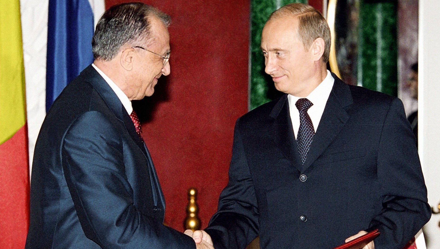 Ce prevede tratatul semnat între România și Rusia în 2003? Actul a fost semnat de Ion Iliescu și Vladimir Putin