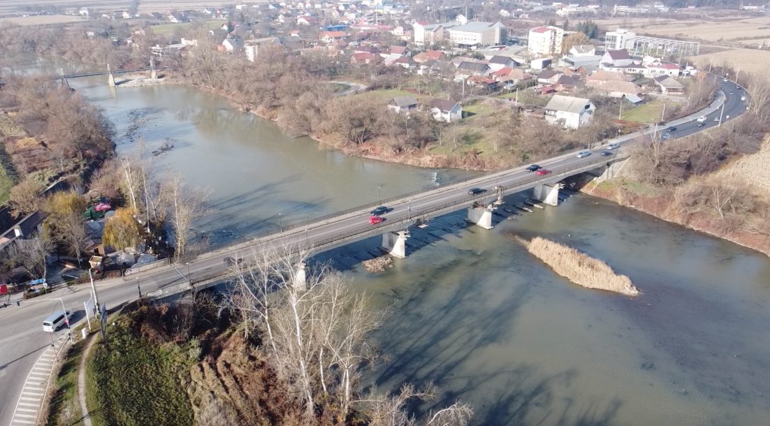 Se reia circulația TIR-urilor pe podul de peste Someș situat pe DN 1C. Se oprește traficul greu pe drumurile județene din comuna Mica