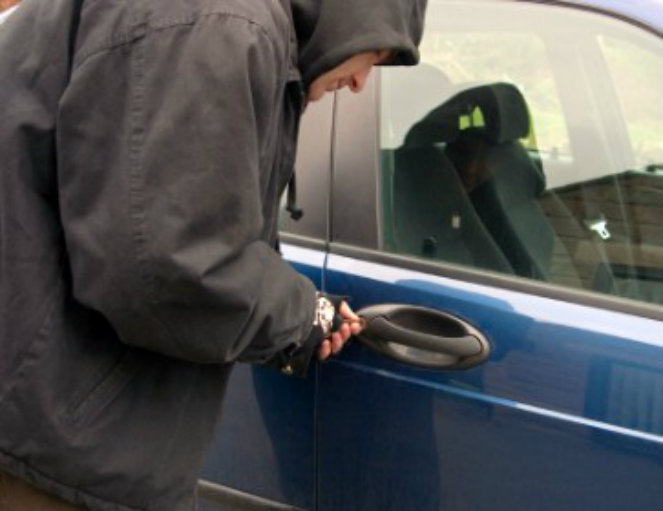 Mașini forțate de hoți din Cluj-Napoca.