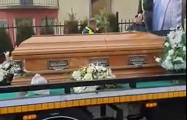 Bărbatul mort în accidentul de la Băișoara, condus pe ultimul drum cu convoi de platforme auto de colegi. VIDEO