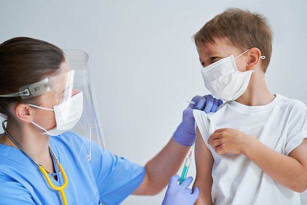 Marea Britanie va începe vaccinarea anti-COVID-19 a copiilor între 5 și 11 ani