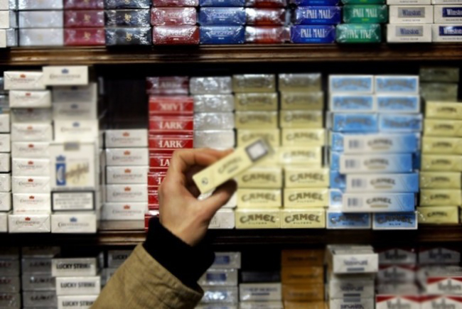 Sancțiuni dure pentru magazinele care vând ţigări şi băuturi alcoolice MINORILOR. Amenzile ajung până la 20.000 de lei