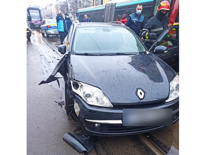 Accident pe strada Horea din Cluj-Napoca! Un bărbat a ajuns la urgențe. FOTO